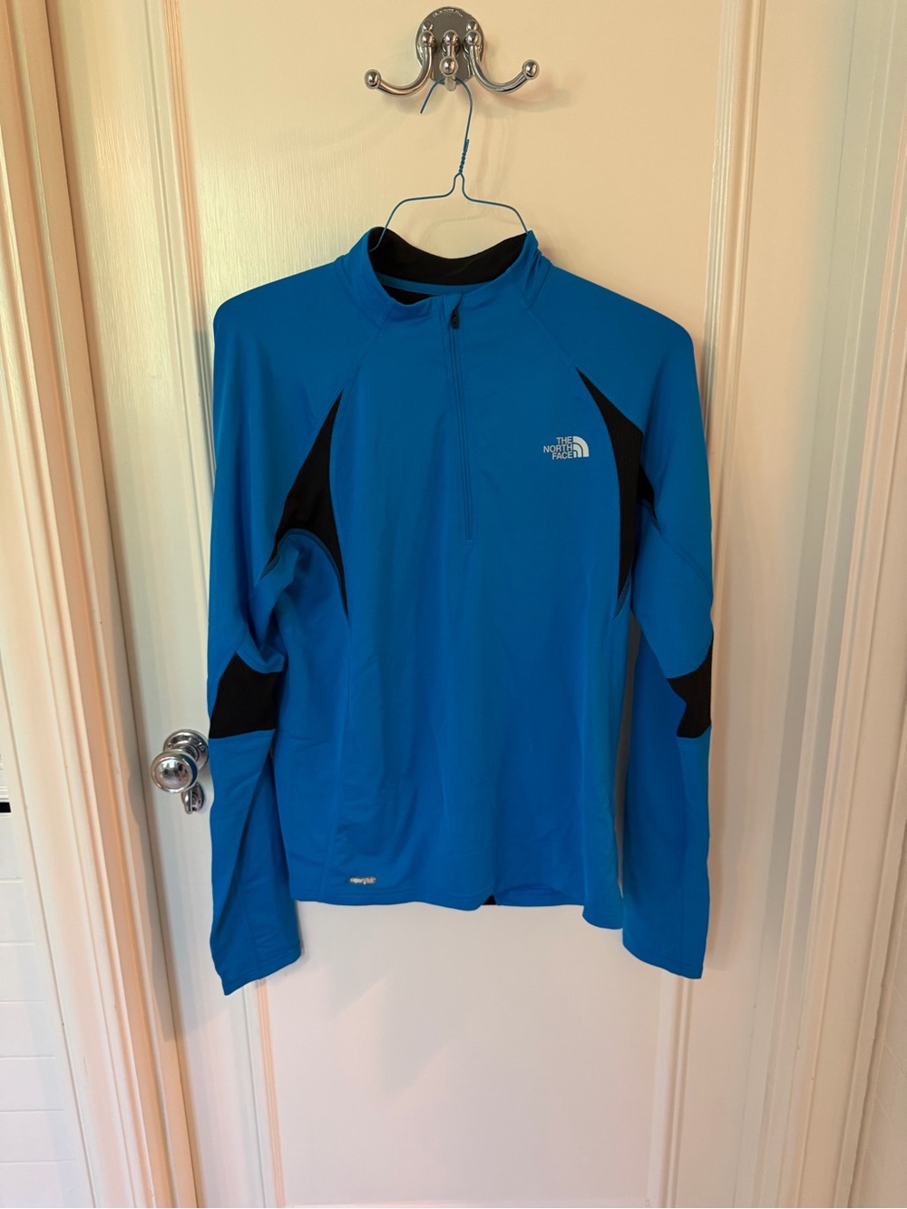The North Face Men's Blue and Black Half-Zip Lightweight Jacket
